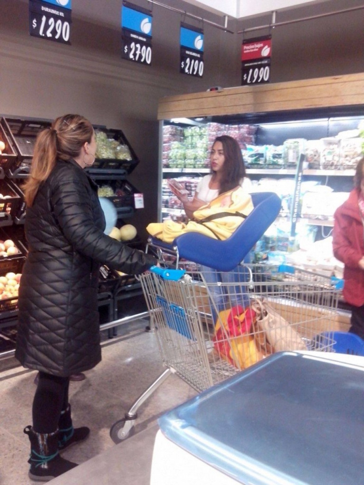 Promotoras en supermercado